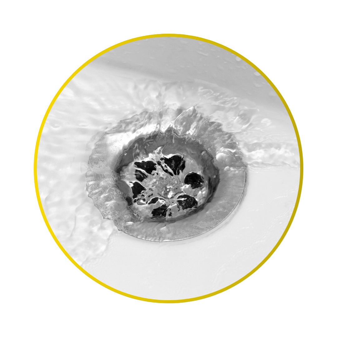 Desentupidora em encanamento de pia